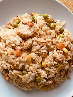 Pilaf with vegetable and chicken ¥440