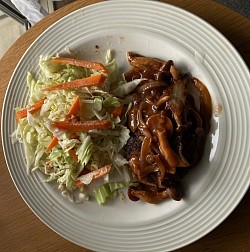 Stew Hamburg steak with salad